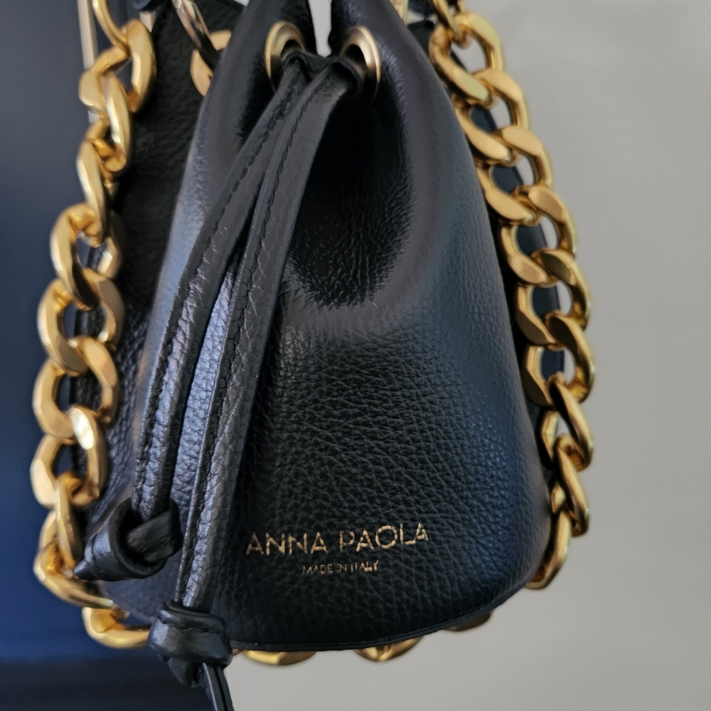 Black chain bucket bag